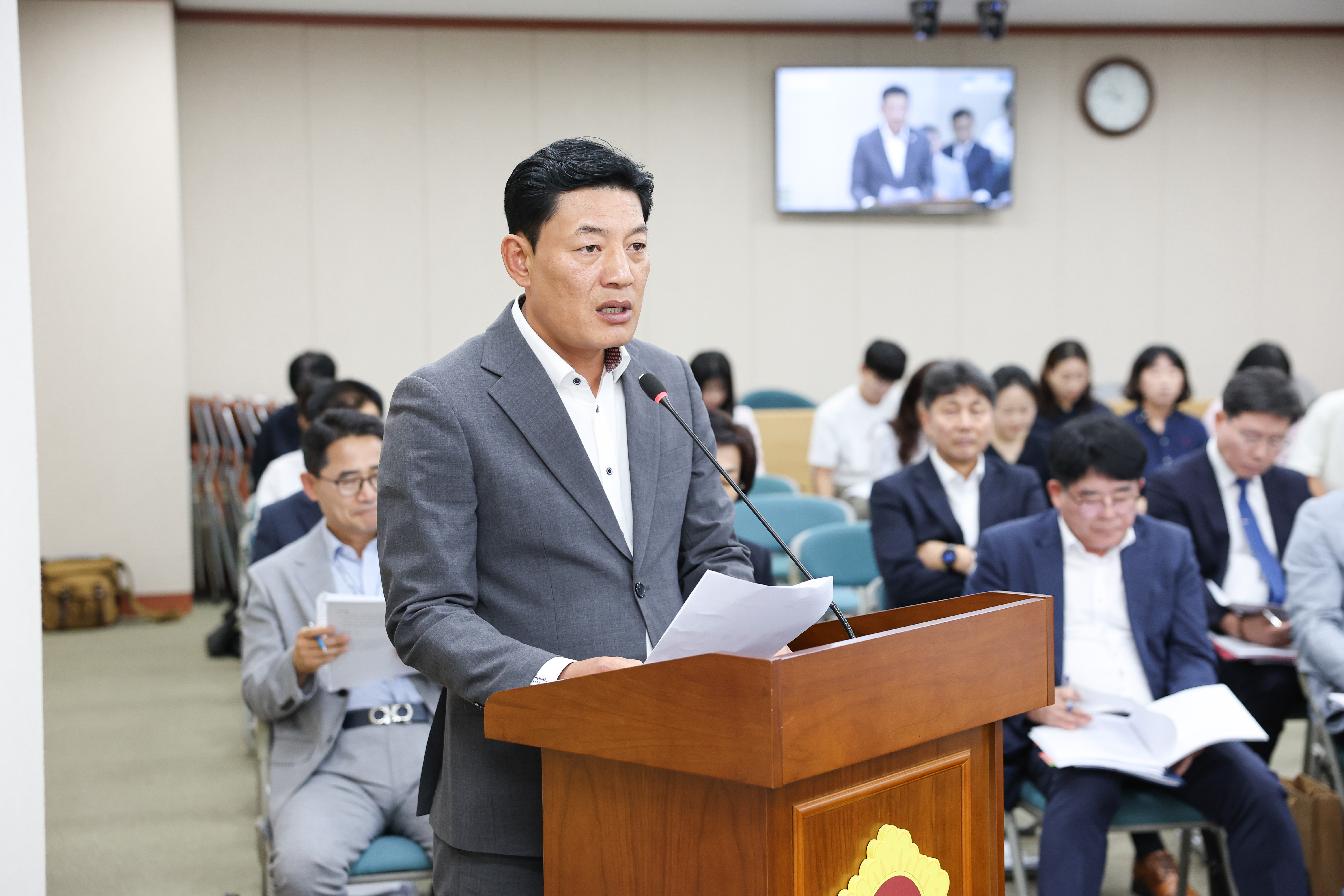 제393회 임시회 교육위원회 회의 첨부이미지 : 25년09월10일 제393회 임시회 교육위원회 회의 (35).jpg