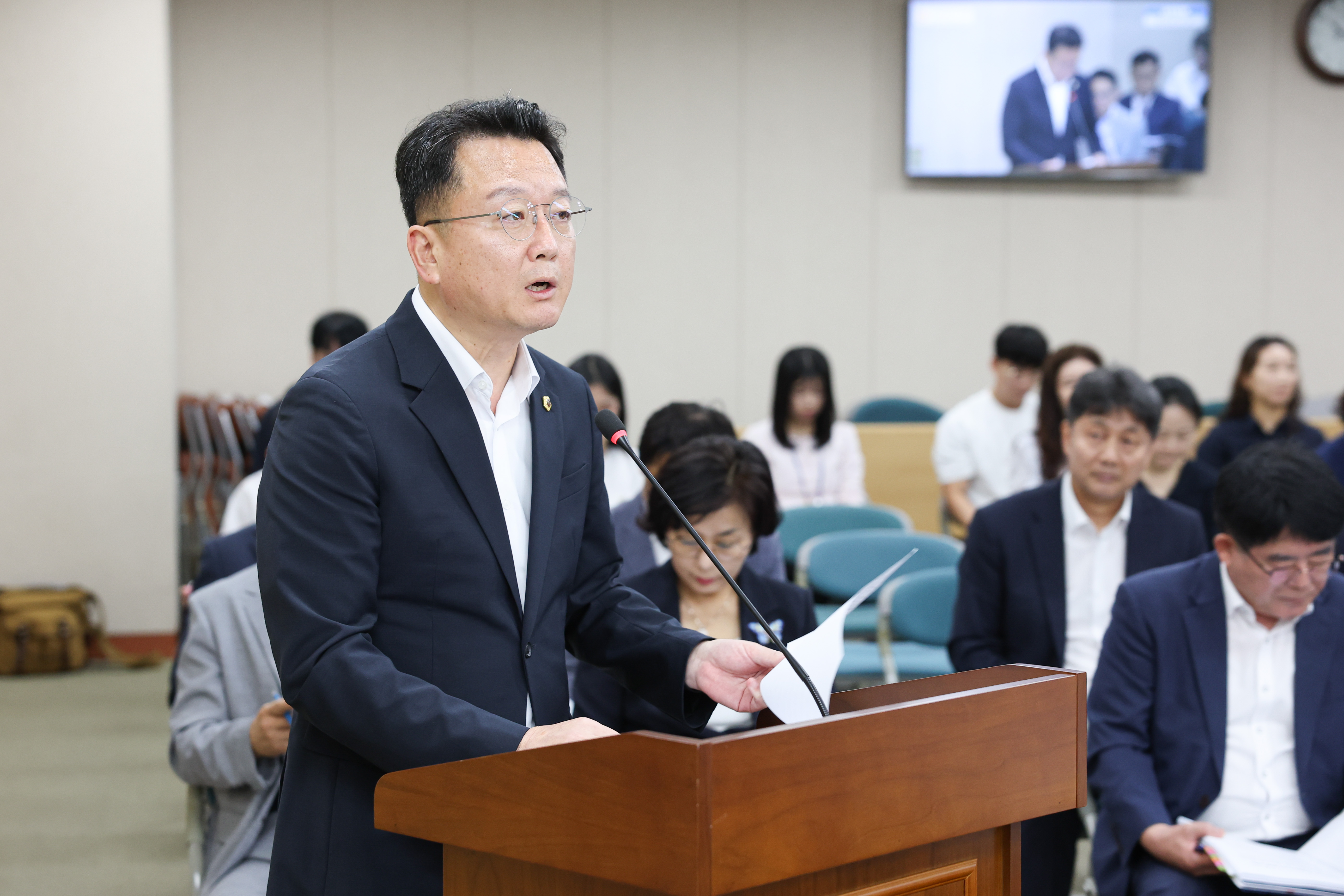 제393회 임시회 교육위원회 회의 첨부이미지 : 25년09월10일 제393회 임시회 교육위원회 회의 (15).jpg