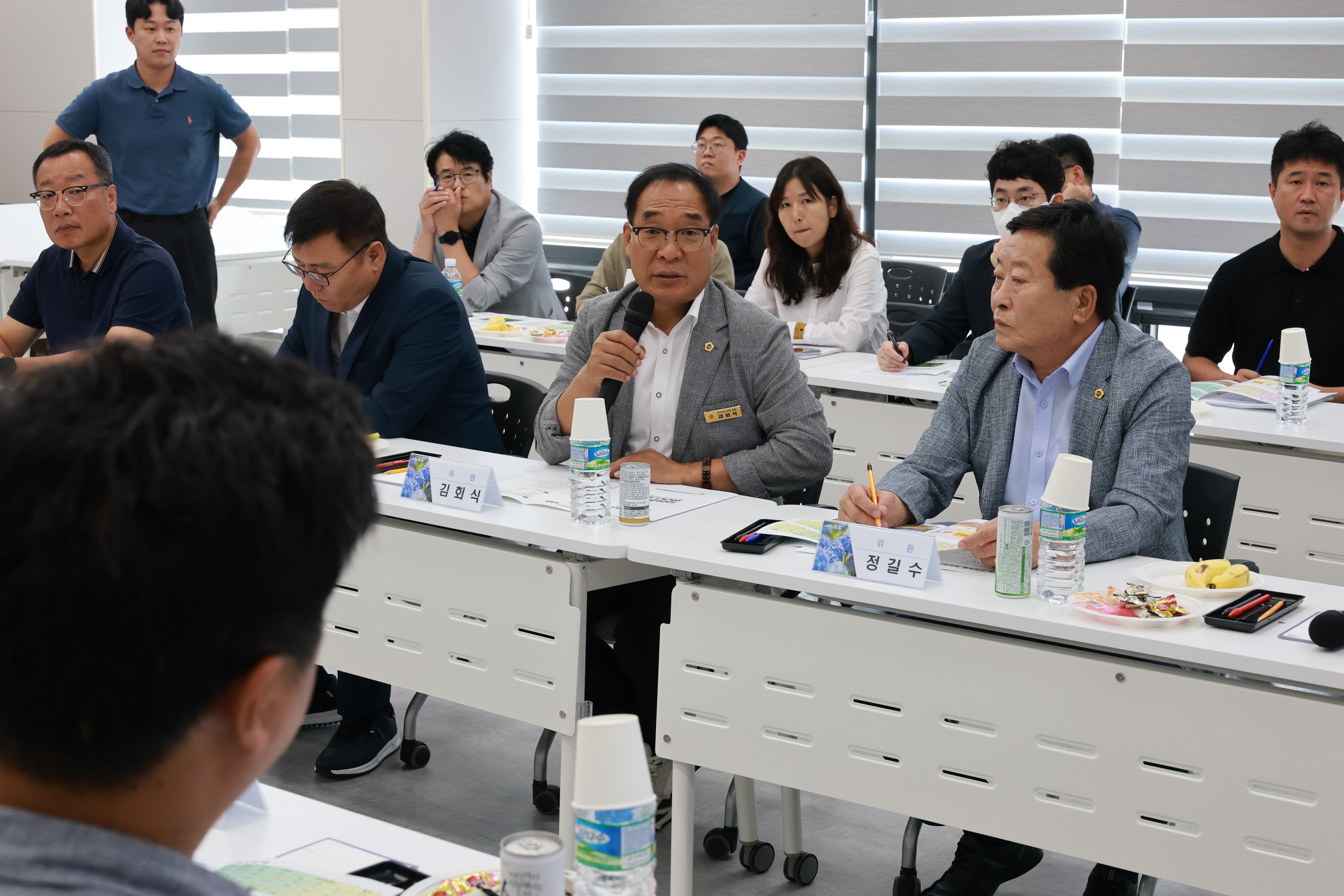 제393회 임시회 농수산위원회 신안 바나나농장 현지활동 첨부이미지 : 25년09월10일 제393회 임시회 농수산위원회 신안 바나나농장 현지활동 - 029.jpg