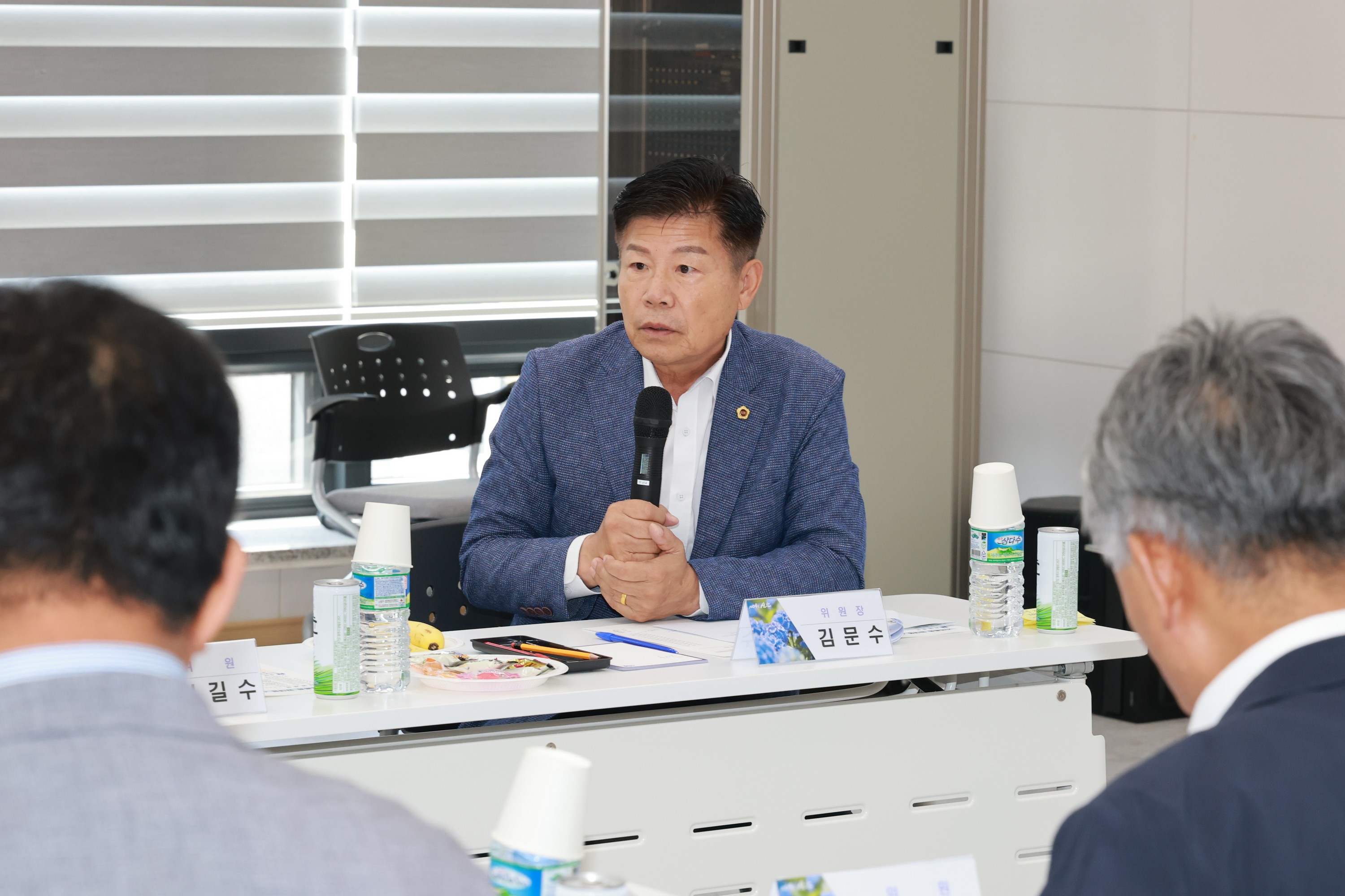 제393회 임시회 농수산위원회 신안 바나나농장 현지활동 첨부이미지 : 25년09월10일 제393회 임시회 농수산위원회 신안 바나나농장 현지활동 - 020.jpg