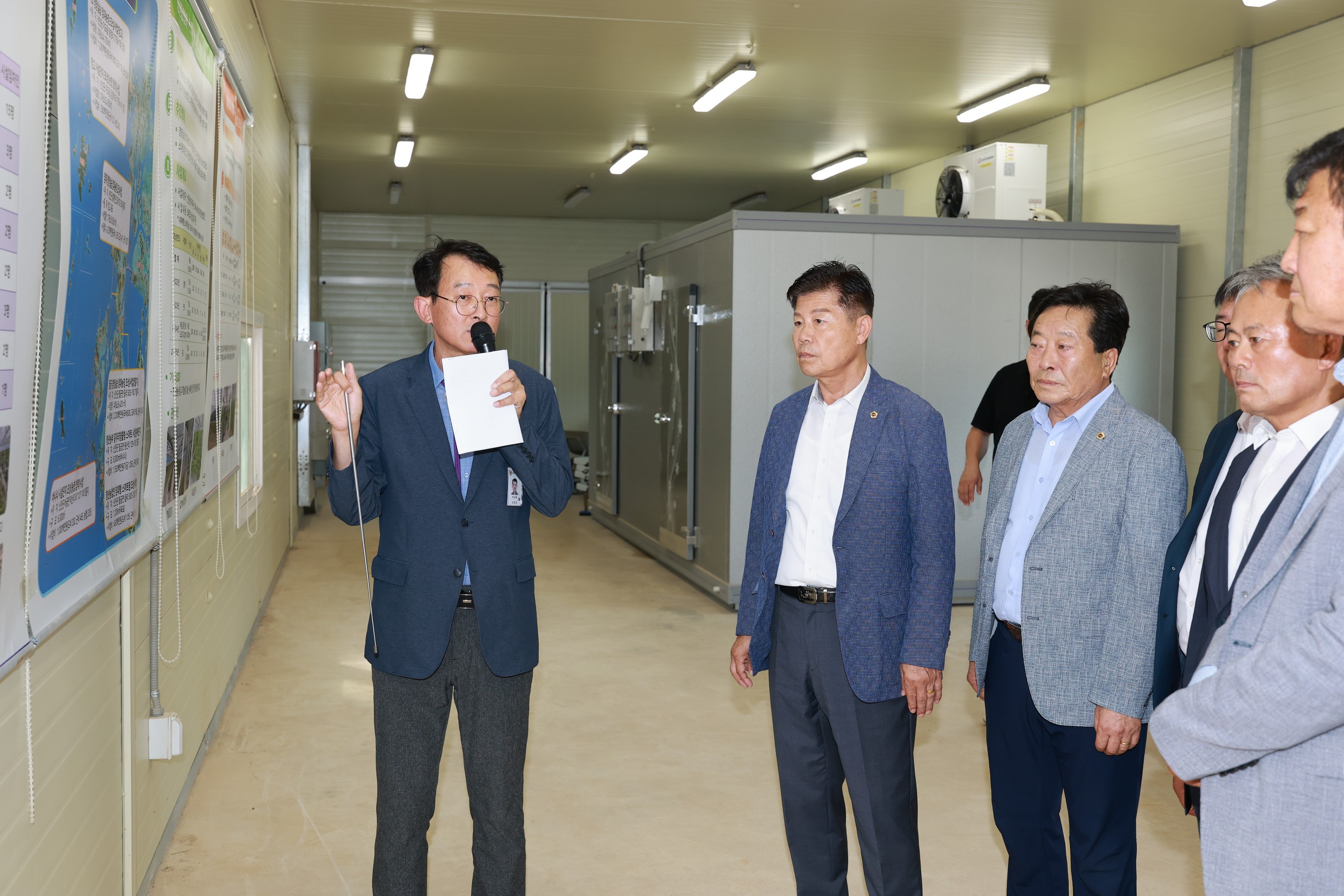 제393회 임시회 농수산위원회 신안 청년임대농장 망고학교 현지활동 첨부이미지 : 25년09월10일 제393회 임시회 농수산위원회 신안 청년임대농장 망고학교 현지활동 - 002.jpg