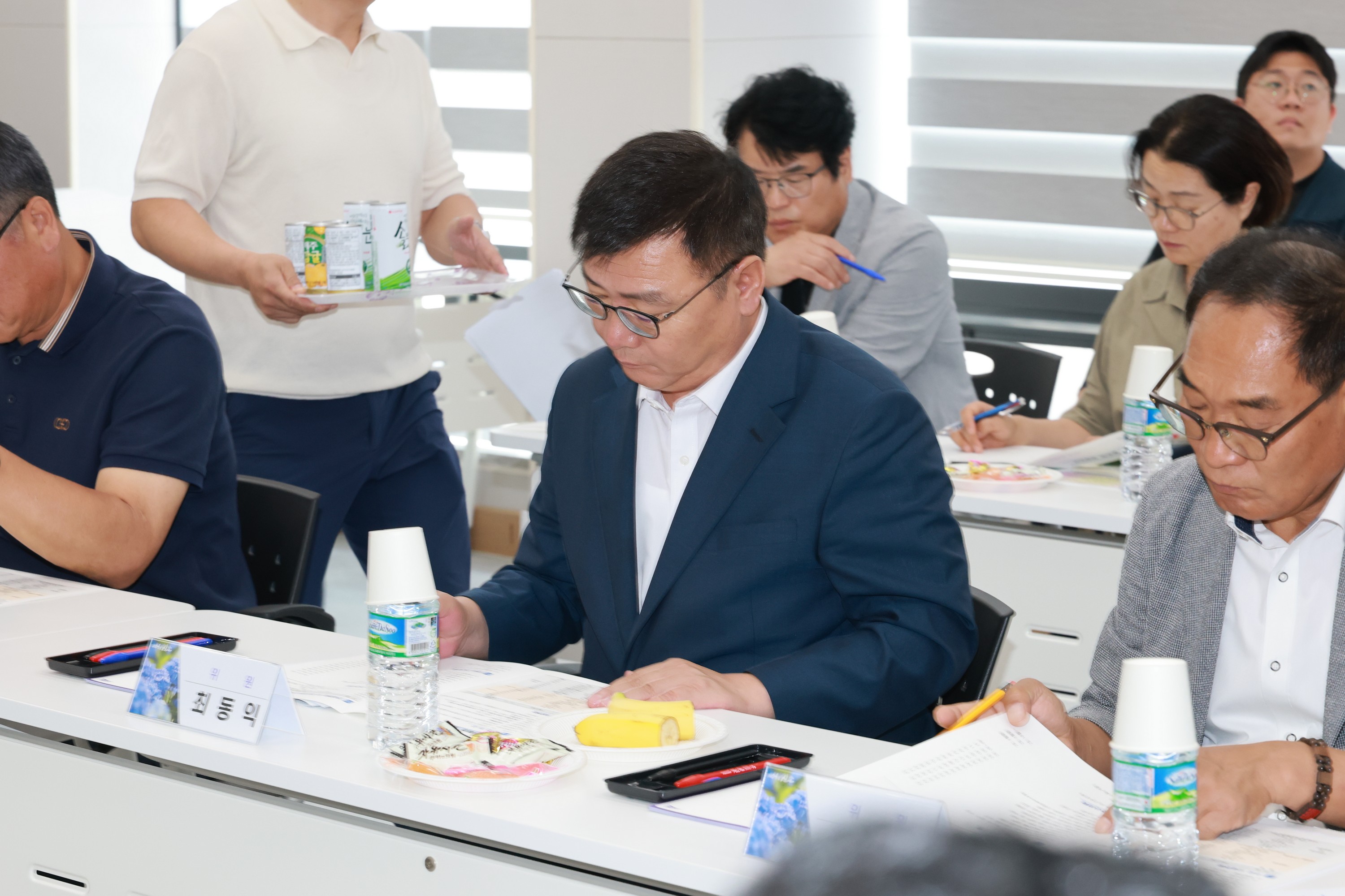 제393회 임시회 농수산위원회 신안 바나나농장 현지활동 첨부이미지 : 25년09월10일 제393회 임시회 농수산위원회 신안 바나나농장 현지활동 - 014.jpg