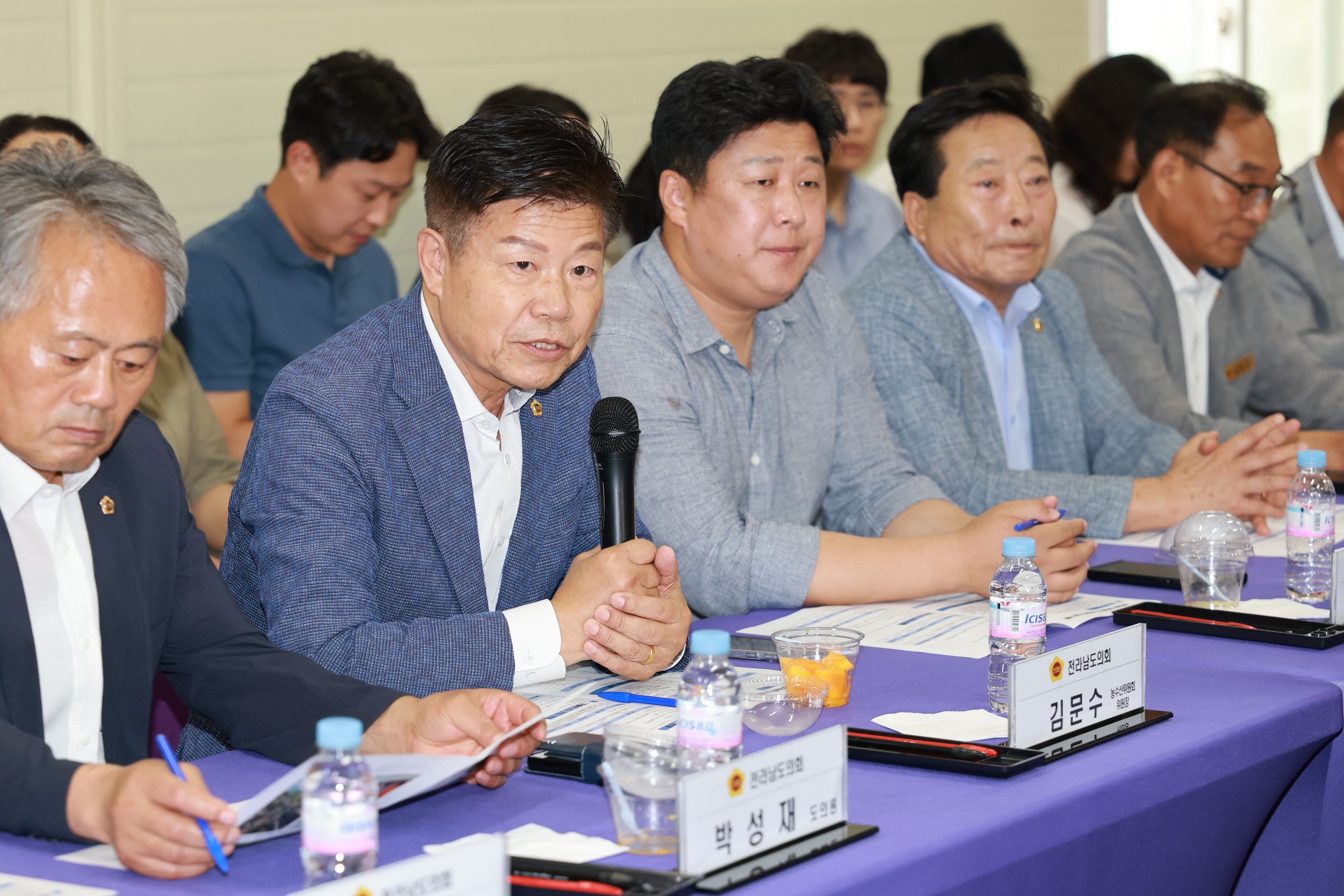 제393회 임시회 농수산위원회 신안 청년임대농장 망고학교 현지활동 첨부이미지 : 25년09월10일 제393회 임시회 농수산위원회 신안 청년임대농장 망고학교 현지활동 - 031.jpg