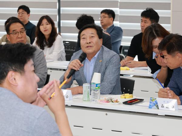 25년09월10일 제393회 임시회 농수산위원회 신안 바나나농장 현지활동 - 024 5