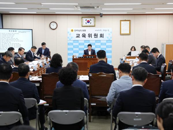 제393회 임시회 교육위원회 회의 첨부이미지 : 25년09월10일 제393회 임시회 교육위원회 회의 (4).jpg