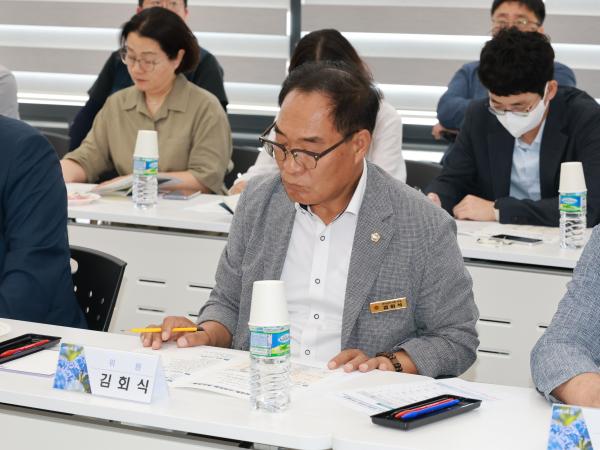 제393회 임시회 농수산위원회 신안 바나나농장 현지활동 첨부이미지 : 25년09월10일 제393회 임시회 농수산위원회 신안 바나나농장 현지활동 - 012.jpg