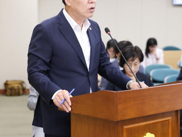 제393회 임시회 교육위원회 회의 첨부이미지 : 25년09월10일 제393회 임시회 교육위원회 회의 (29).jpg