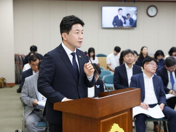 제393회 임시회 교육위원회 회의 첨부이미지 : 25년09월10일 제393회 임시회 교육위원회 회의 (38).jpg