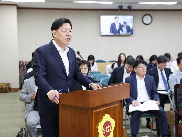 제393회 임시회 교육위원회 회의 첨부이미지 : 25년09월10일 제393회 임시회 교육위원회 회의 (27).jpg