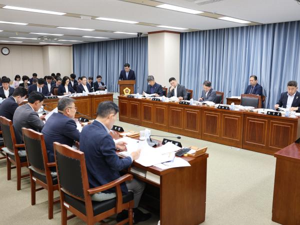 제393회 임시회 교육위원회 회의 첨부이미지 : 25년09월10일 제393회 임시회 교육위원회 회의 (13).jpg