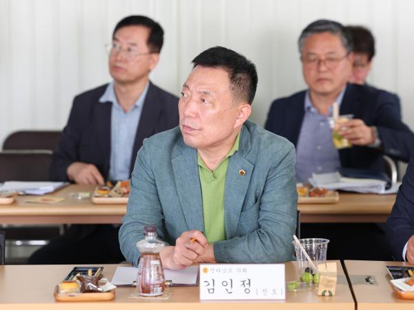 제393회 임시회 안전소방건설소방위원회 현지활동 첨부이미지 : 25년09월10일 제393회 임시회 안전소방건설소방위원회 현지활동 (학계천 하천재해 예방 사업 현장) (5).jpg