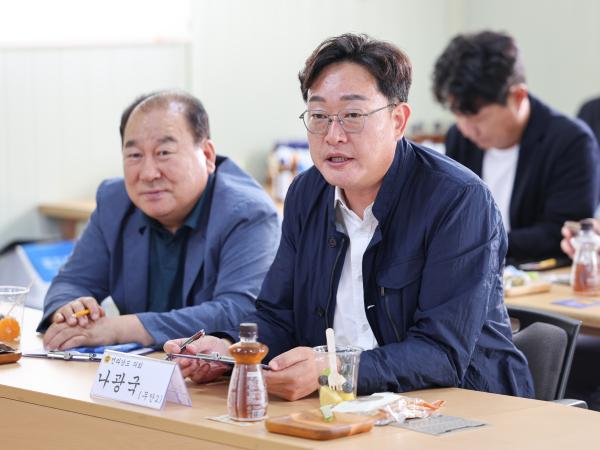 제393회 임시회 안전소방건설소방위원회 현지활동 첨부이미지 : 25년09월10일 제393회 임시회 안전소방건설소방위원회 현지활동 (학계천 하천재해 예방 사업 현장) (14).jpg