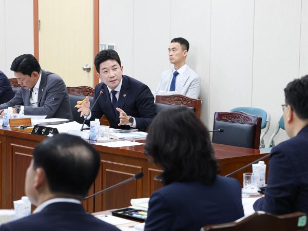 제393회 임시회 교육위원회 회의 첨부이미지 : 25년09월10일 제393회 임시회 교육위원회 회의 (26).jpg