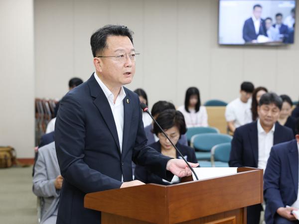 제393회 임시회 교육위원회 회의 첨부이미지 : 25년09월10일 제393회 임시회 교육위원회 회의 (16).jpg