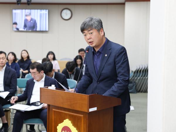 제393회 임시회 교육위원회 회의 첨부이미지 : 25년09월10일 제393회 임시회 교육위원회 회의 (42).jpg