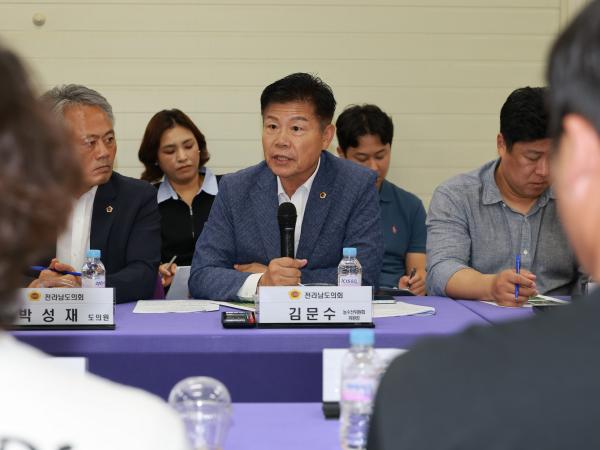 제393회 임시회 농수산위원회 신안 청년임대농장 망고학교 현지활동 첨부이미지 : 25년09월10일 제393회 임시회 농수산위원회 신안 청년임대농장 망고학교 현지활동 - 043.jpg