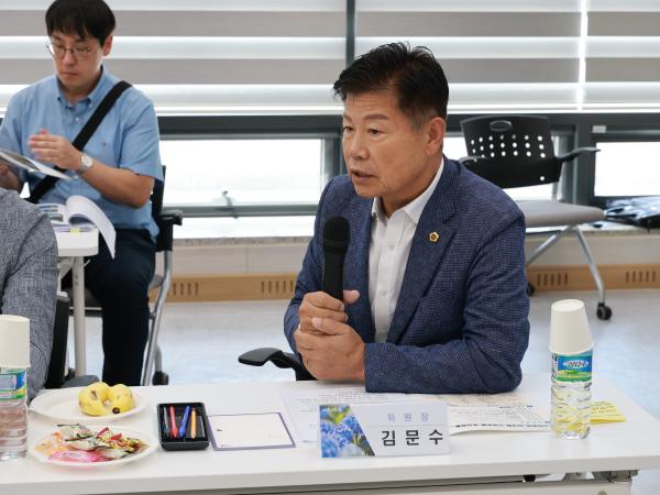 제393회 임시회 농수산위원회 신안 바나나농장 현지활동 첨부이미지 : 25년09월10일 제393회 임시회 농수산위원회 신안 바나나농장 현지활동 - 007.jpg
