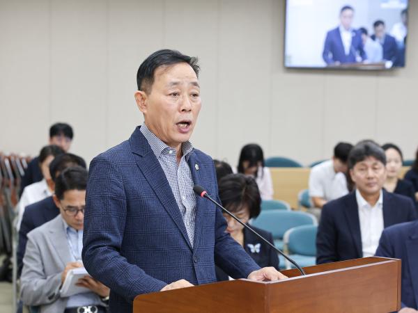 제393회 임시회 교육위원회 회의 첨부이미지 : 25년09월10일 제393회 임시회 교육위원회 회의 (46).jpg