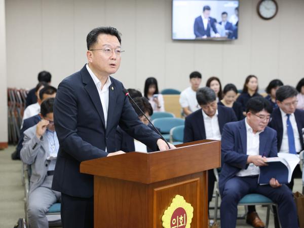 제393회 임시회 교육위원회 회의 첨부이미지 : 25년09월10일 제393회 임시회 교육위원회 회의 (14).jpg