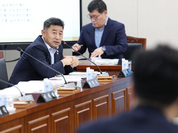 제393회 임시회 교육위원회 회의 첨부이미지 : 25년09월10일 제393회 임시회 교육위원회 회의 (57).jpg