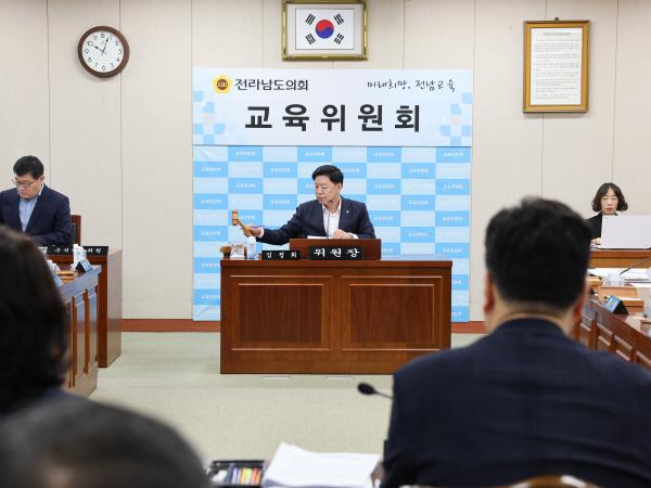 제393회 임시회 교육위원회 회의 첨부이미지 : 25년09월10일 제393회 임시회 교육위원회 회의 (2).jpg