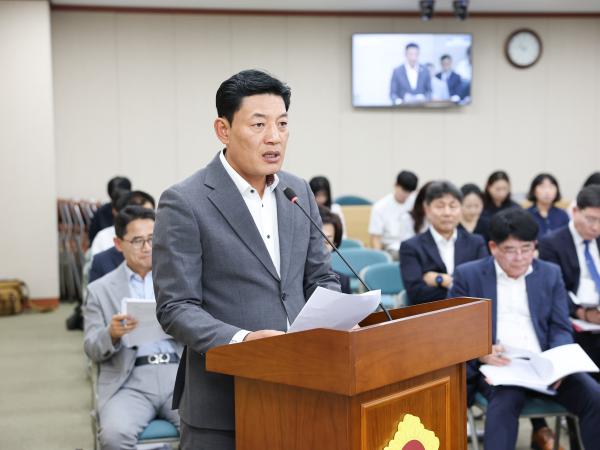 제393회 임시회 교육위원회 회의 첨부이미지 : 25년09월10일 제393회 임시회 교육위원회 회의 (35).jpg