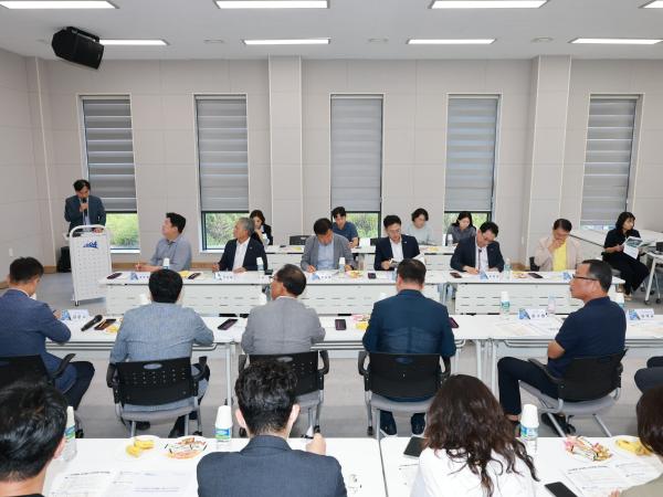 제393회 임시회 농수산위원회 신안 바나나농장 현지활동