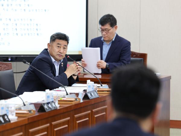 제393회 임시회 교육위원회 회의 첨부이미지 : 25년09월10일 제393회 임시회 교육위원회 회의 (56).jpg