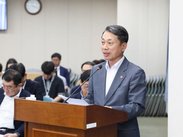 제393회 임시회 교육위원회 회의 첨부이미지 : 25년09월10일 제393회 임시회 교육위원회 회의 (50).jpg