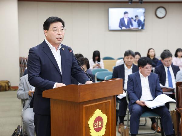 제393회 임시회 교육위원회 회의 첨부이미지 : 25년09월10일 제393회 임시회 교육위원회 회의 (20).jpg