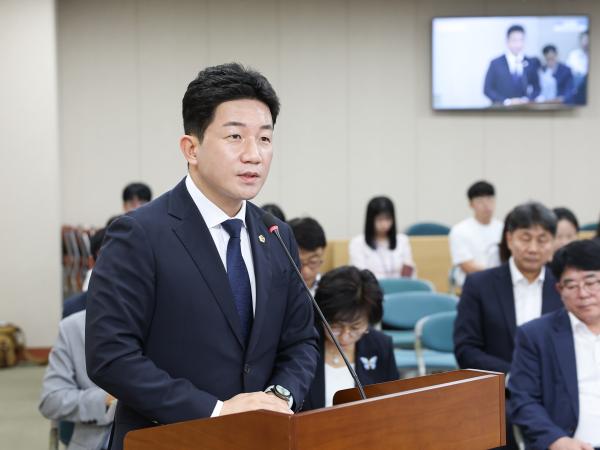 제393회 임시회 교육위원회 회의 첨부이미지 : 25년09월10일 제393회 임시회 교육위원회 회의 (39).jpg