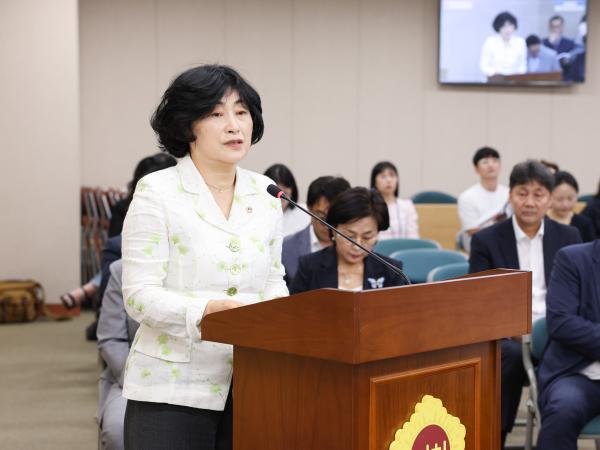 제393회 임시회 교육위원회 회의 첨부이미지 : 25년09월10일 제393회 임시회 교육위원회 회의 (10).jpg