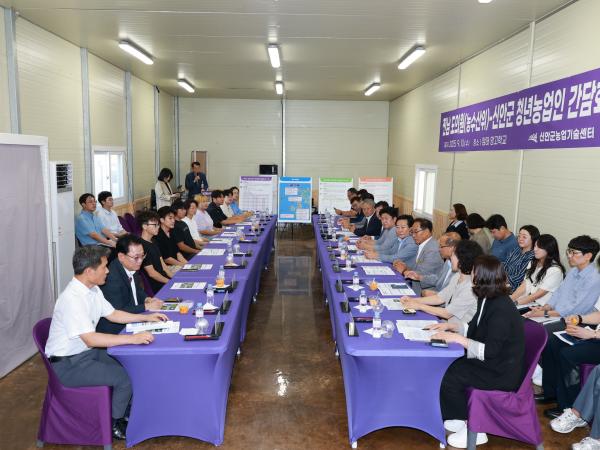 제393회 임시회 농수산위원회 신안 청년임대농장 망고학교 현지활동 첨부이미지 : 25년09월10일 제393회 임시회 농수산위원회 신안 청년임대농장 망고학교 현지활동 - 025.jpg
