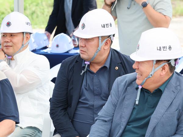 제393회 임시회 안전소방건설소방위원회 현지활동 첨부이미지 : 25년09월10일 제393회 임시회 안전소방건설소방위원회 현지활동 (학계천 하천재해 예방 사업 현장) (40).jpg