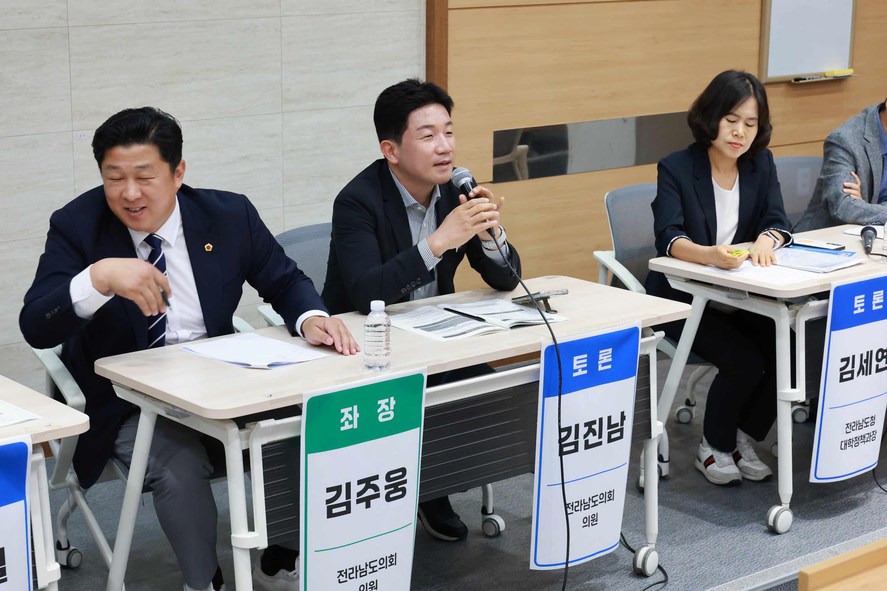 전라남도 청년 취업 지원 정책 개발 토론회 첨부이미지 : 25년09월08일 전라나도 청년 취업 지원 정책 개박 토론회 - 084.jpg