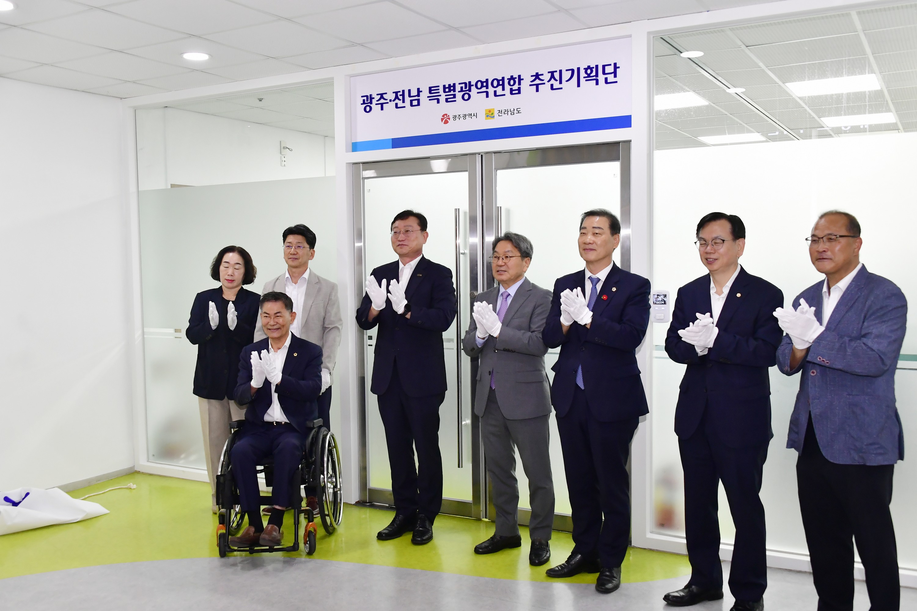 광주.전남 특별광역연합  추진기획단 현판 제막식 첨부이미지 : 25년09월08일 광주-전남 특별광역 연합 추진기획단 현판 제막식 - 001.jpg