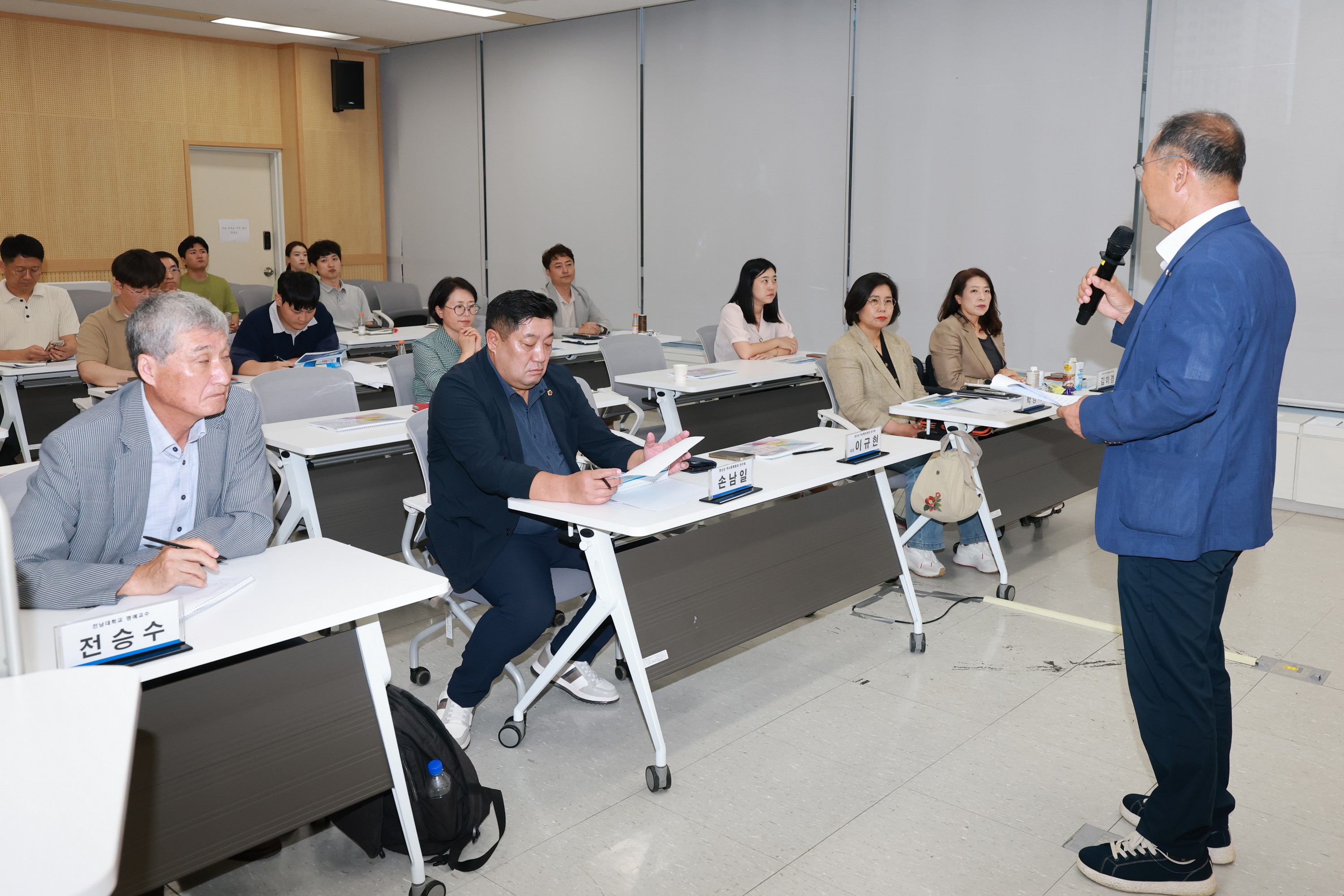 영산강 역사문화환경 연구회 생태복원 방안 강연회 첨부이미지 : 25년09월02일 영산강역사문화환경연구회 생태 복원 방안 강연회 - 008.jpg