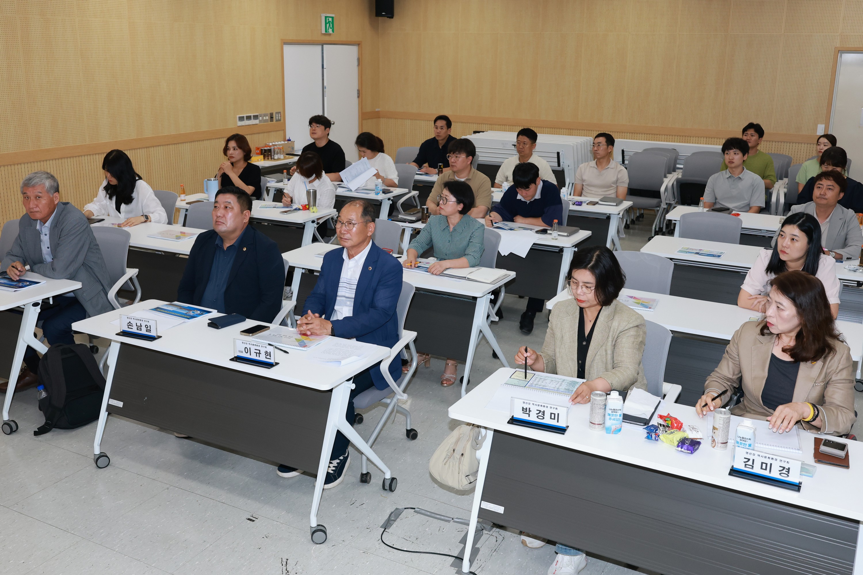 영산강 역사문화환경 연구회 생태복원 방안 강연회 첨부이미지 : 25년09월02일 영산강역사문화환경연구회 생태 복원 방안 강연회 - 004.jpg