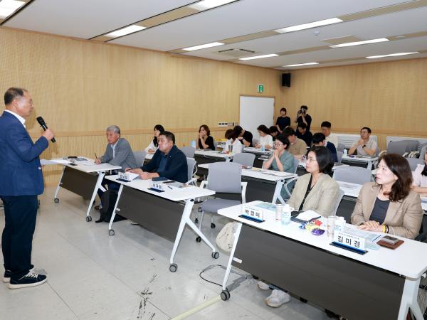 영산강 역사문화환경 연구회 생태복원 방안 강연회 첨부이미지 : 25년09월02일 영산강역사문화환경연구회 생태 복원 방안 강연회 - 009.jpg