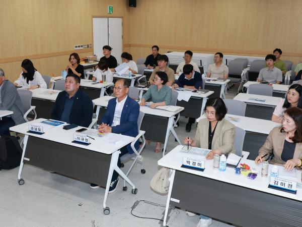 영산강 역사문화환경 연구회 생태복원 방안 강연회 첨부이미지 : 25년09월02일 영산강역사문화환경연구회 생태 복원 방안 강연회 - 004.jpg