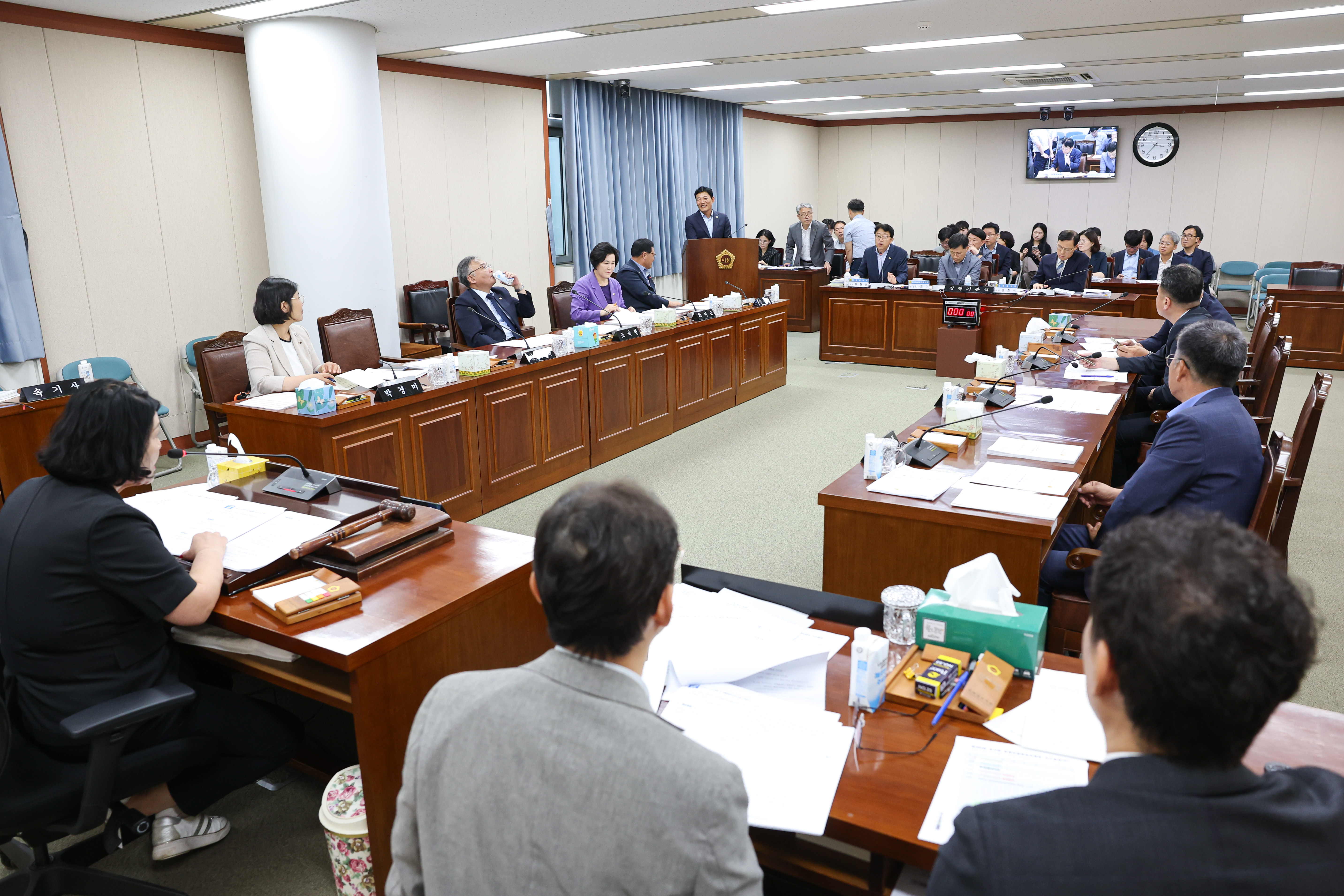 제393회 임시회 경제관광위원회 회의 첨부이미지 : 25년09월09일 제393회 임시회 경제관광위원회 회의 (24).jpg