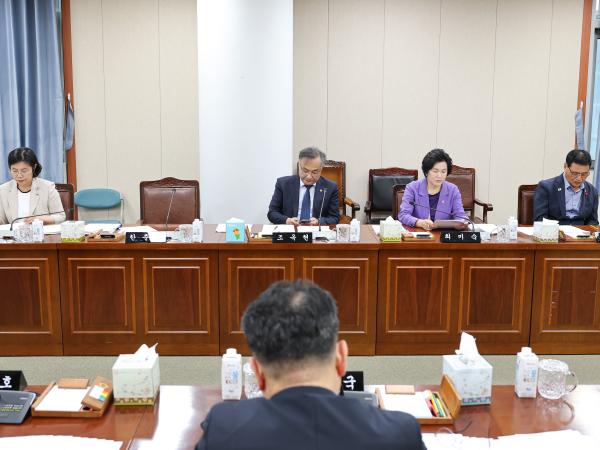 제393회 임시회 경제관광위원회 회의 첨부이미지 : 25년09월09일 제393회 임시회 경제관광위원회 회의 (21).jpg