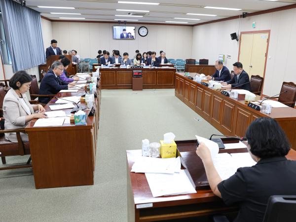 제393회 임시회 경제관광위원회 회의 첨부이미지 : 25년09월09일 제393회 임시회 경제관광위원회 회의 (19).jpg