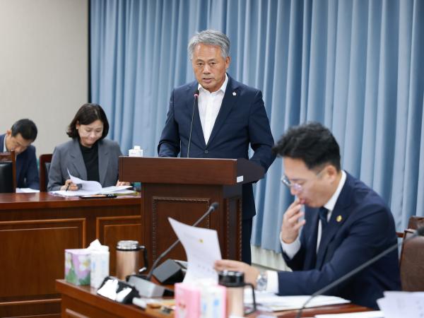 제393회 임시회 농수산위원회 회의 첨부이미지 : 25년09월09일 제393회 임시회 농수산위원회 회의 - 034.jpg