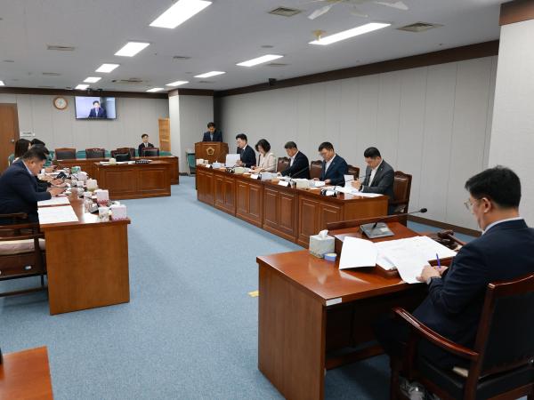 제393회 임시회 의회운영위원회 회의 첨부이미지 : 25년09월09일 제393회 임시회 의회운영위원회 회의 - 008.jpg