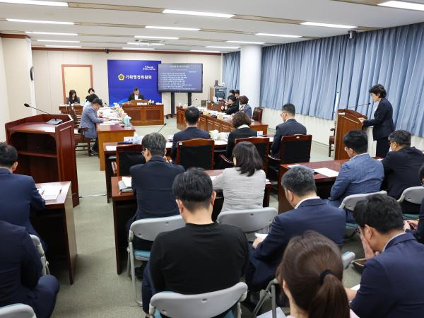 제393회 임시회 기획행정위원회 회의 첨부이미지 : 25년09월09일 제393회 임시회 기획행정위원회 회의 (8).jpg