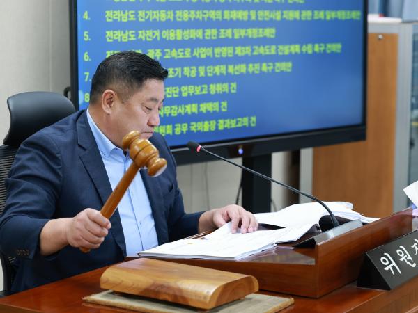 제393회 임시회 안전건설소방위원회 회의 첨부이미지 : 25년09월09일 제393회 임시회 안전건설소방위원회 회의 - 021.jpg