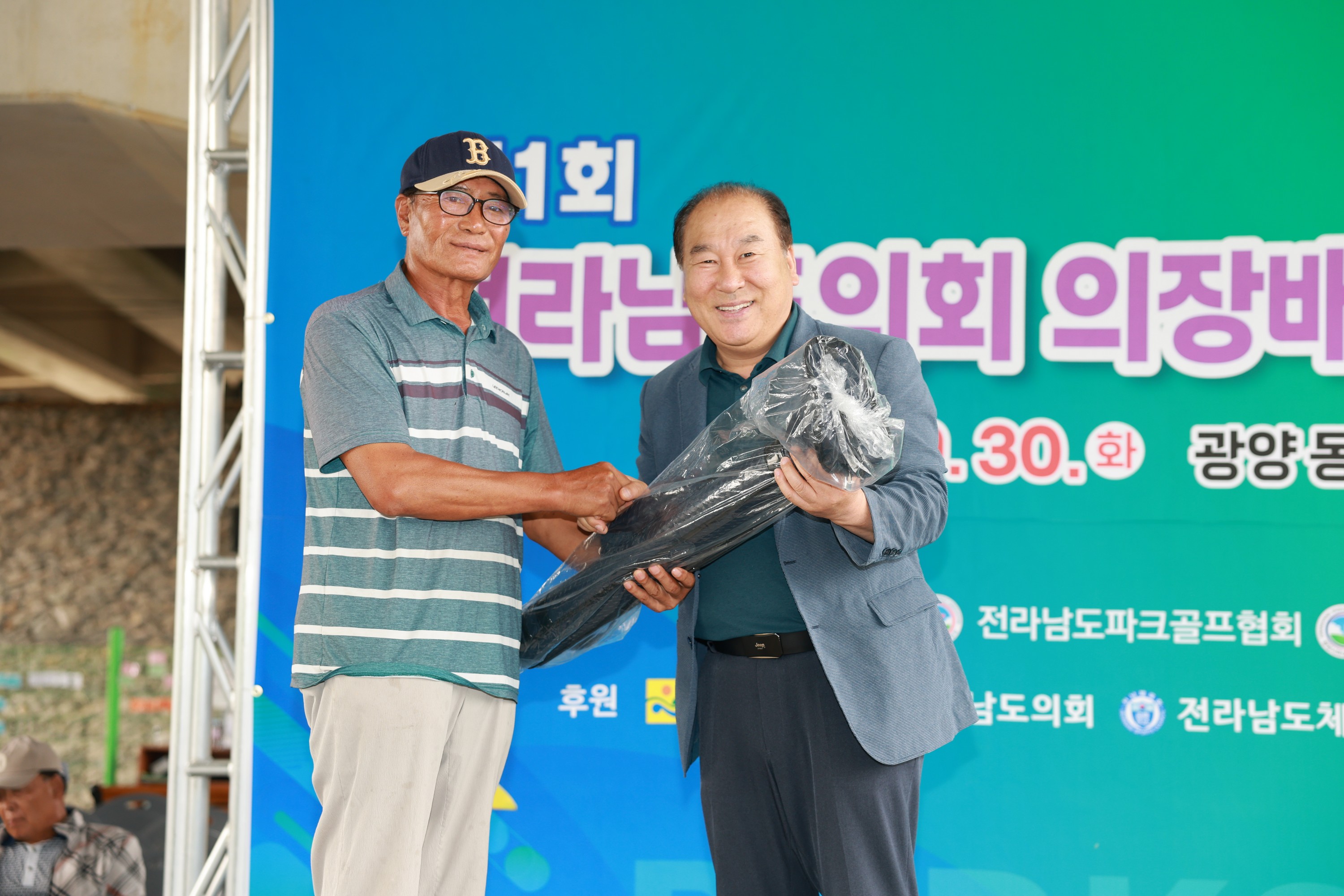 제1회 전라남도의회의장배 파크골프대회 첨부이미지 : 25년09월30일 제1회 전라남도의회의장배 파크골프대회 - 024.jpg