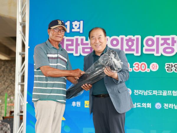 제1회 전라남도의회의장배 파크골프대회 첨부이미지 : 25년09월30일 제1회 전라남도의회의장배 파크골프대회 - 024.jpg