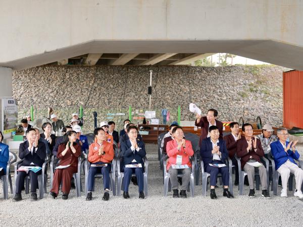 제1회 전라남도의회의장배 파크골프대회 첨부이미지 : 25년09월30일 제1회 전라남도의회의장배 파크골프대회 - 005.jpg
